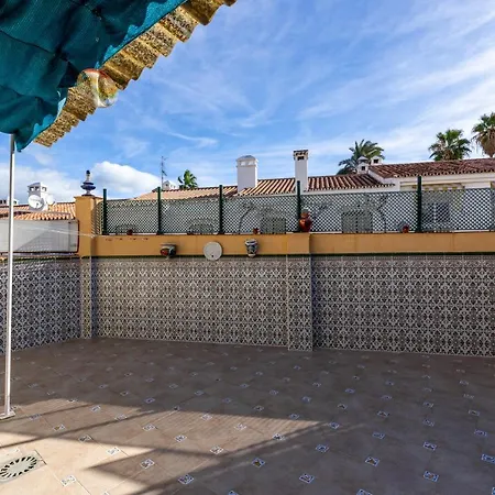 Casa Las Colinas * 托雷莫利诺斯